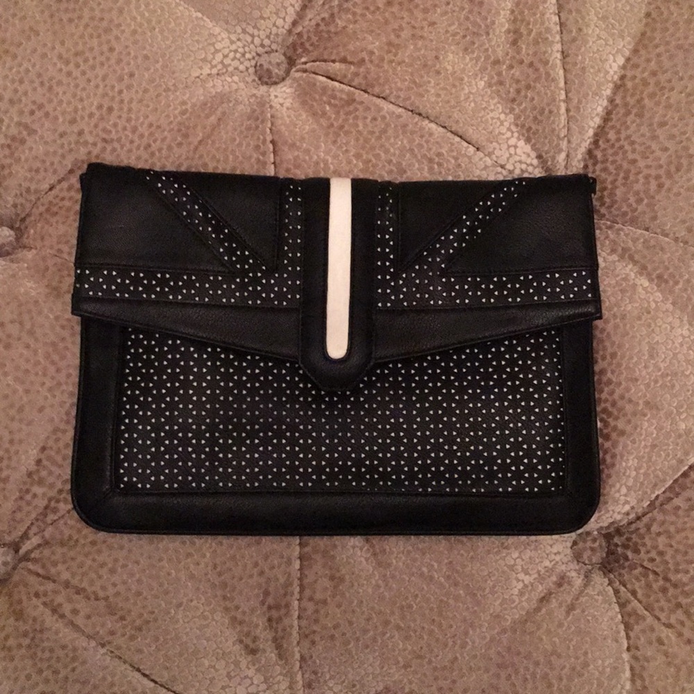 NWOT Danielle Nicole Casual Clutch